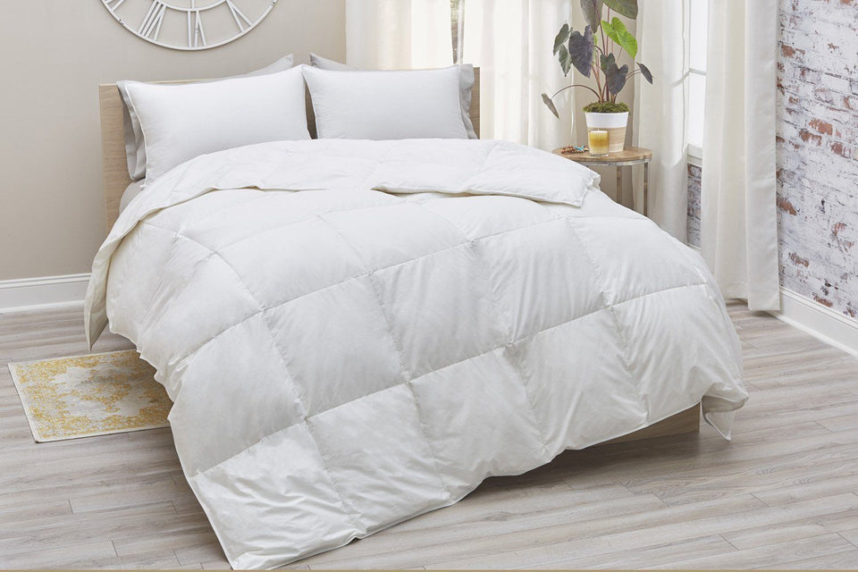 Sateen White Goose Down Comforter - PlushBeds